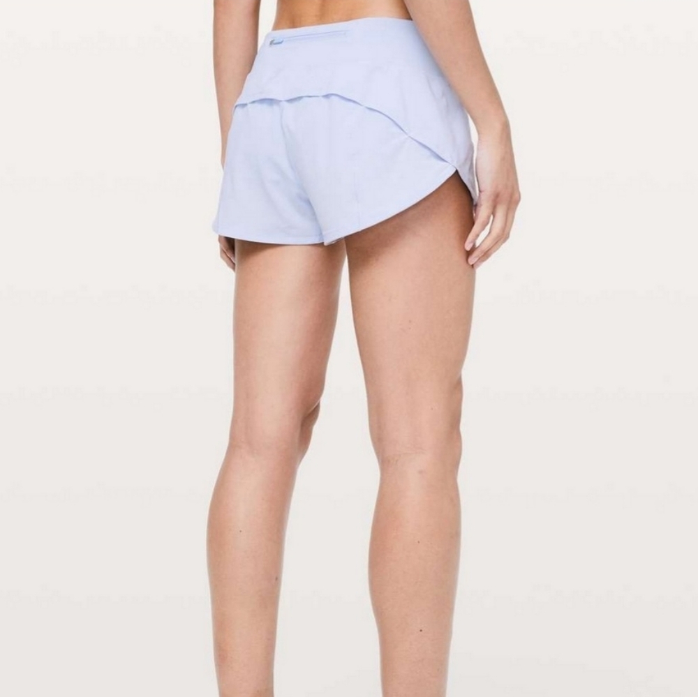 LULULEMON 2.5" Speed Up Short	in	Berry Mist
